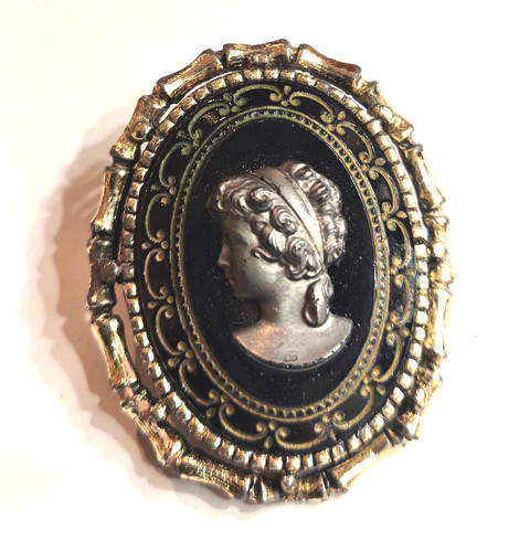 Spilla ciondolo vintage - /,