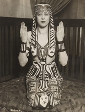 1923 Lina Toselli Posing in