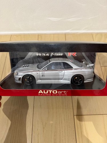 Minicar autoart skyline - 1/18,
