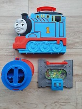 TRENINO THOMAS LOTTO 3 PEZZI 2 CONTENITORI CON PISTA E MINI PISTA*