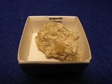 MINERALE  " MAGNESITE" - (CARBONATI) - MONTE CALVO - PIEMONTE .
