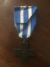 REGNO VITTORIO EMANUELE III MEDAGLIA CON NASTRINO CROCE AL MERITO DI GUERRA 