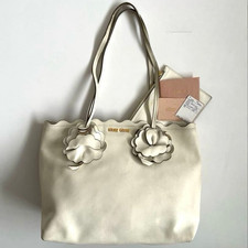Borsa a mano Miu Miu 2BFR grana fiore di vitello tote bag in pelle bianca