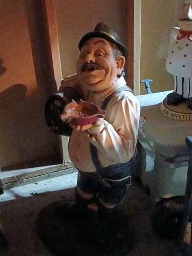 Statua servitore tradizionale