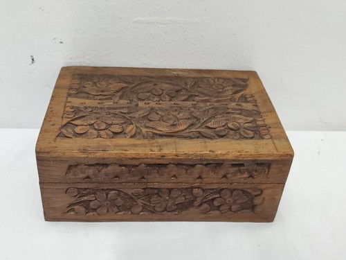 Scatola legno intagliato - in,