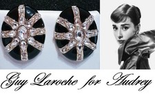 ORECCHINI GUY LAROCHE x AUDREY HEPBURN '50 cm.4 BRILLANTI,ORO-GIALLO,ENAMEL NERO