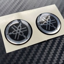 2 Adesivi 3M Resinato 3D da 25mm Diapason Emblema Yamaha TMAX T MAX Moto LOGO