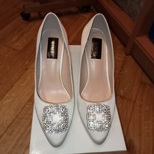 Décolleté gioiello in raso bianco da cerimonia