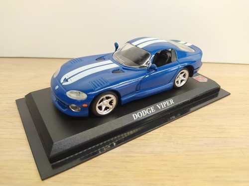 Automobile dodge viper - viper, anno