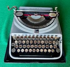 Macchina da scrivere Olivetti