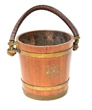 Antico secchiello in legno