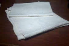 set 2 federe  ricamo a mano anni 30  con lieve difetto  misure cm 61 x 46 leggi