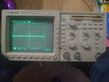oscilloscopio digitale usato tds360 tektronix