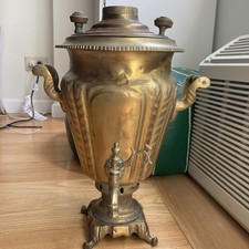 Antico Samovar russo in ottone