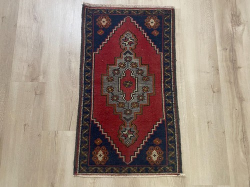 Piccolo tappeto vintage rosso