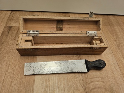 Antico antico coltello