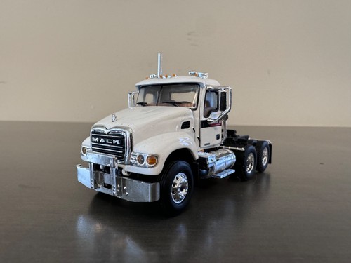 Dcp first gear - 1/64, mack