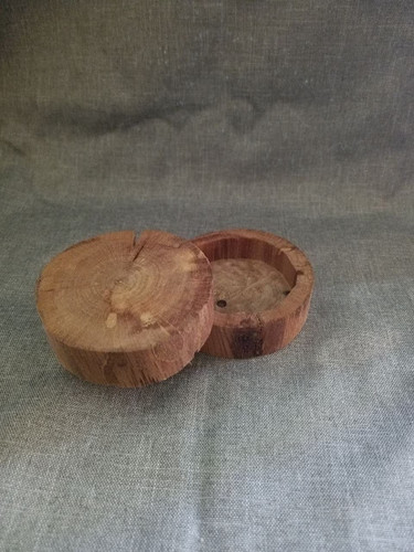 Scatoletta legno fatta a - scatoletta, in