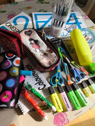 Materiale scolastico vario - materiale,