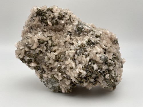 Large dolomite - dolomite,