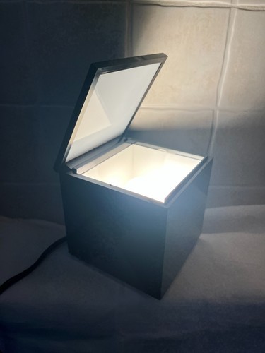 Lampada cubo luce nera - “cubo, luce”