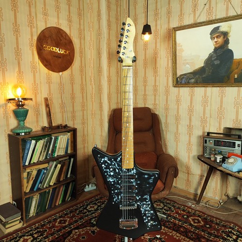 Chitarra personalizzata stile