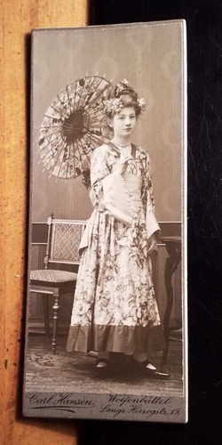 Bella ragazza piedi con - ragazza, in