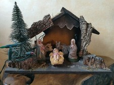 Capanna presepe con natività. Vintage. Legno, sughero, natività in cartapesta