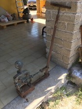 pompa antica  travaso vino 