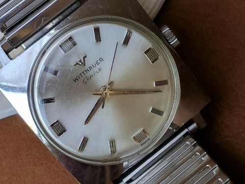 Orologio vestito