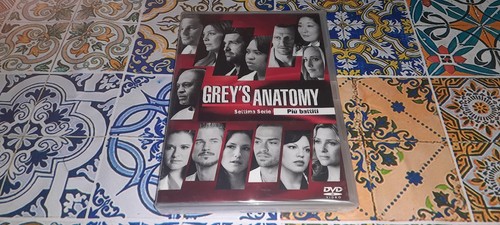 Grey anatomy box dvd - grey's,