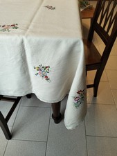 Tovaglia ricamata a mano in