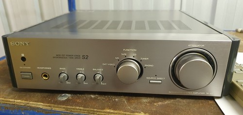Amplificatore stereo integrato