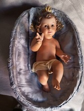 bambinello nella culla in gesso occhi di vetro e corona dorata inizio 900