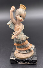 Base in marmo ragazza flamenco