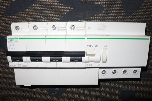Disjoncteur a9n18375 - disjoncteur,