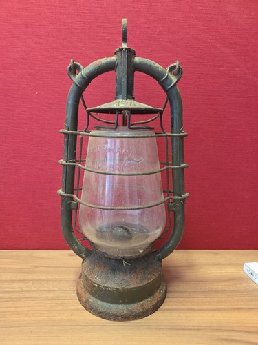 Lanterna mano fuoco - mano, lampada