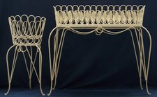  Due Fioriere con Alzate in Ferro da Giardino. Una Rettangolare e Una Rotonda.