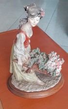 Statua di porcellana