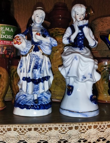 Coppia statuine porcellana - di,
