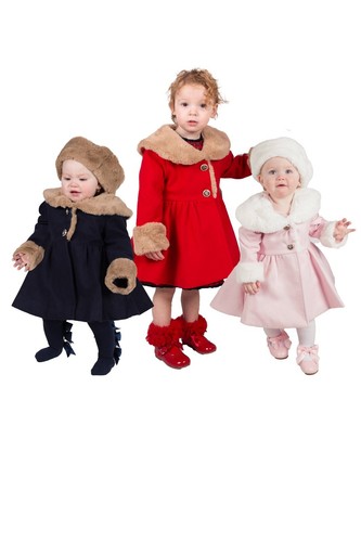 Beau bambino ragazza pelliccia