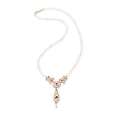Collana di perle con centrale
