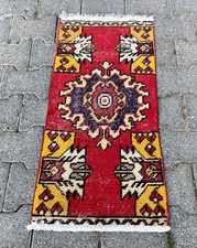 Tappeto rosso piccolo vintage