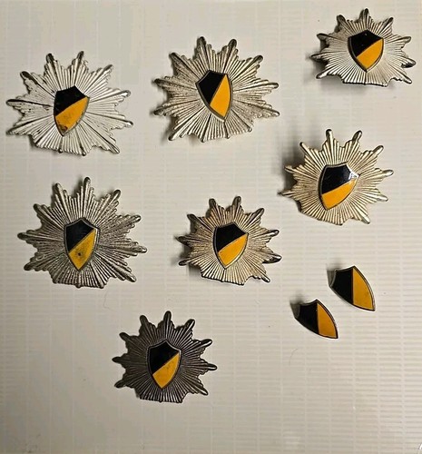 Vecchi distintivi da - 9,