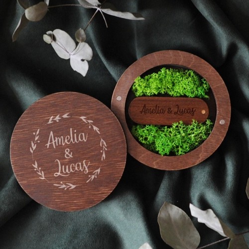 Scatola legno con logo - in,