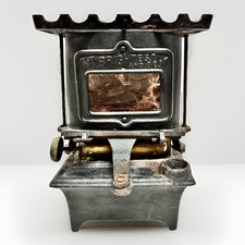 Antico riscaldatore in ghisa triste più luminoso e migliore - stufa a cherosene vintage nera