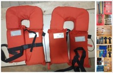 GIUBBOTTI SALVAGENTE PLASTIMAR (usati, come da foto) e altro per la pesca