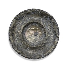 Piatto in rame respinto inizio