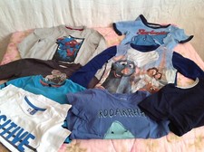 Stock Di Abbigliamento Bambino