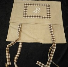 No.14/ Cushion Initials B